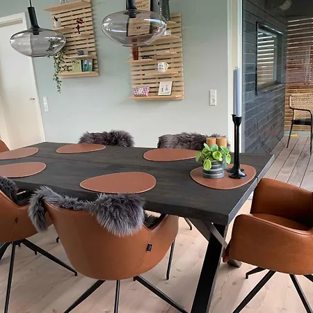 Vakantiehuis New Modern Near The *