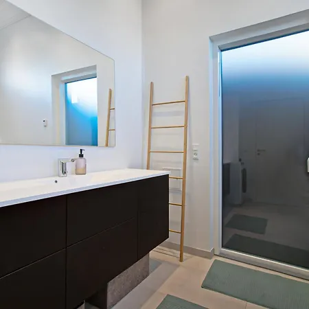 펜션 New Modern Near The *